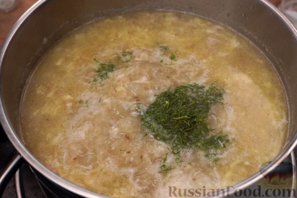 Чесночный суп с курицей и яичной паутинкой