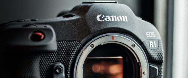 Анонсирована разработка Canon EOS R1. Раскрыт внешний дизайн и подробности